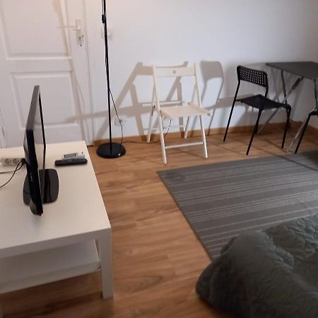 3 Hebergements - Au 1Er Etage 1 Appartement 2 Pieces Et Au 2Eme Etage Un Logement De 2 Chambres Louees Separement Avec Coin Cuisine Et Toilettes A Partager- Dans Pavillon Au Pied Du Rer B A 5 Minutes De Paris Et 30 Mn Stade De France Cachan Eksteriør billede
