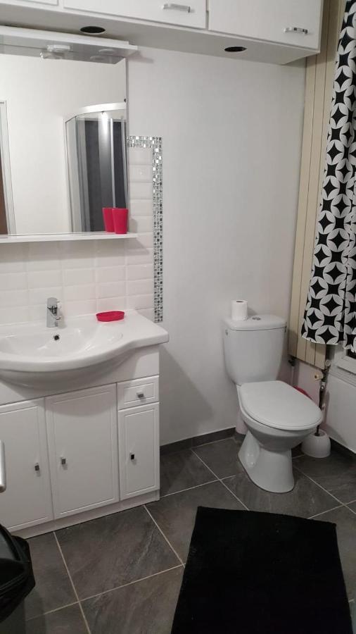 3 Hebergements - Au 1Er Etage 1 Appartement 2 Pieces Et Au 2Eme Etage Un Logement De 2 Chambres Louees Separement Avec Coin Cuisine Et Toilettes A Partager- Dans Pavillon Au Pied Du Rer B A 5 Minutes De Paris Et 30 Mn Stade De France Cachan Eksteriør billede
