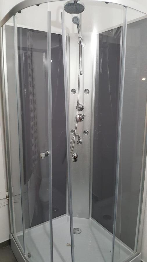 3 Hebergements - Au 1Er Etage 1 Appartement 2 Pieces Et Au 2Eme Etage Un Logement De 2 Chambres Louees Separement Avec Coin Cuisine Et Toilettes A Partager- Dans Pavillon Au Pied Du Rer B A 5 Minutes De Paris Et 30 Mn Stade De France Cachan Eksteriør billede